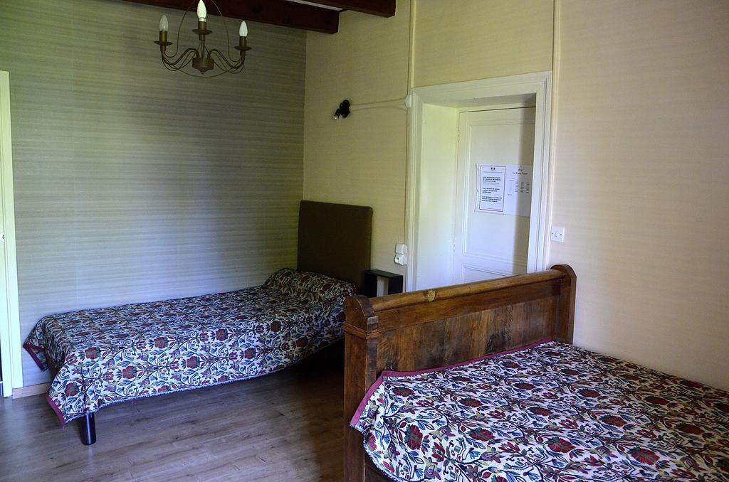 Le Vieux Noyer Bed & Breakfast Saint-Maurice-de-Tavernole Oda fotoğraf