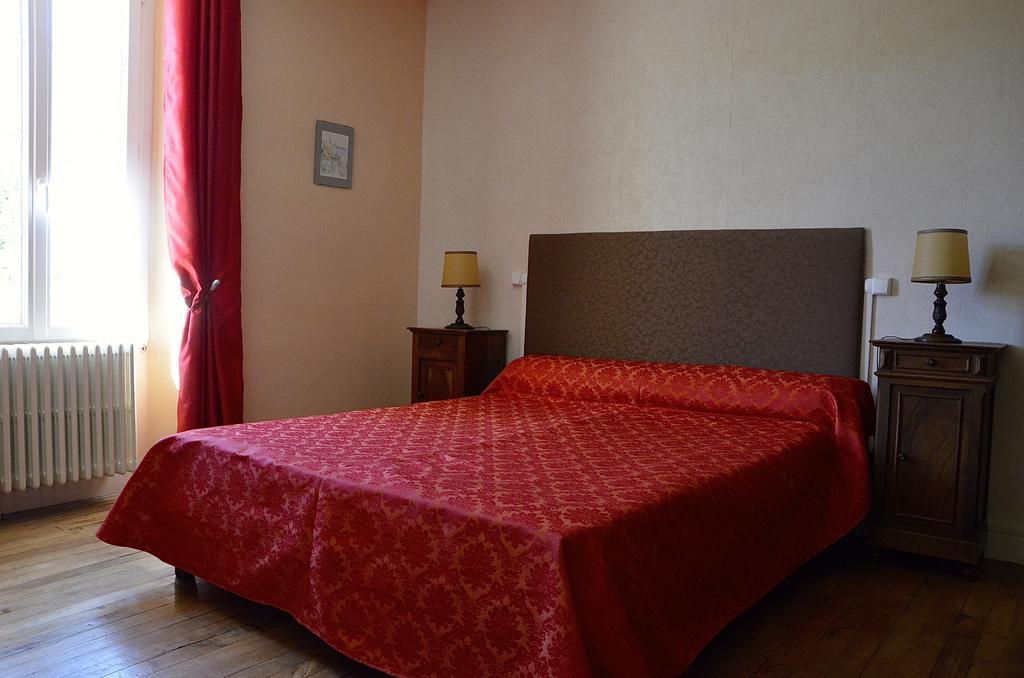 Le Vieux Noyer Bed & Breakfast Saint-Maurice-de-Tavernole Oda fotoğraf