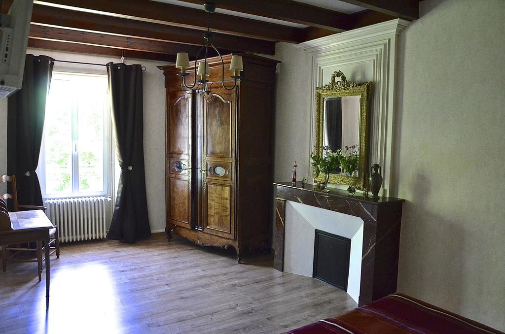 Le Vieux Noyer Bed & Breakfast Saint-Maurice-de-Tavernole Oda fotoğraf